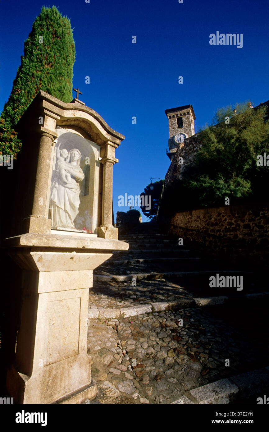 Statue Sainte Vierge dans la vieille ville de Cannes appelée Le Suquet Banque D'Images