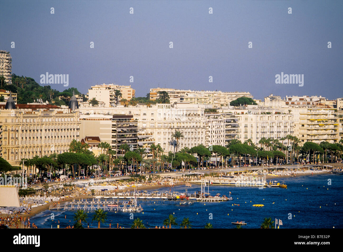 Le prestigieux bâtiment plage avant dans la Croisette de Cannes Banque D'Images