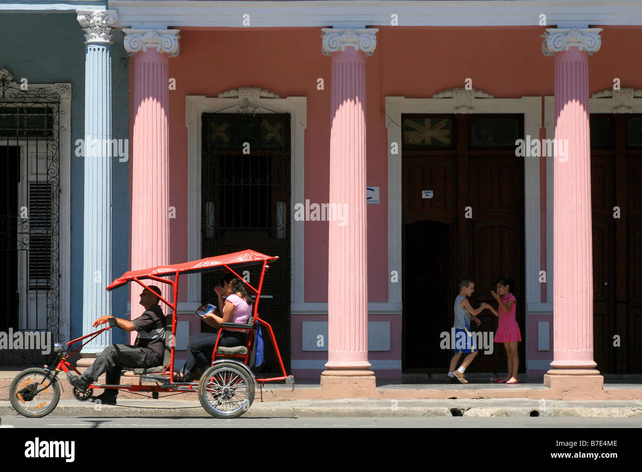 Bâtiment de style colonial à Cienfuegos, Cuba, l'île Antilles, Amérique Centrale Banque D'Images