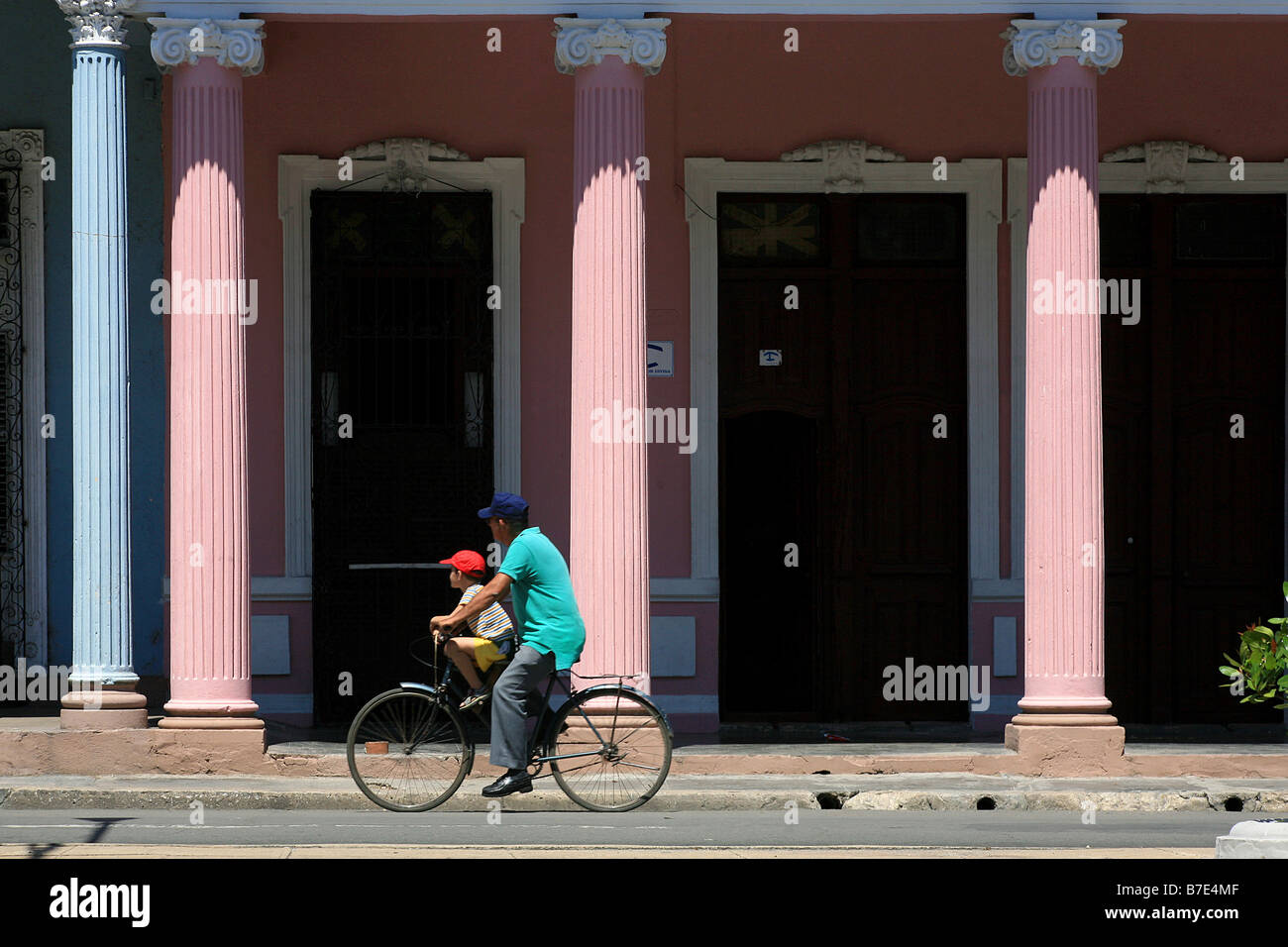 Bâtiment de style colonial à Cienfuegos, Cuba, l'île Antilles, Amérique Centrale Banque D'Images