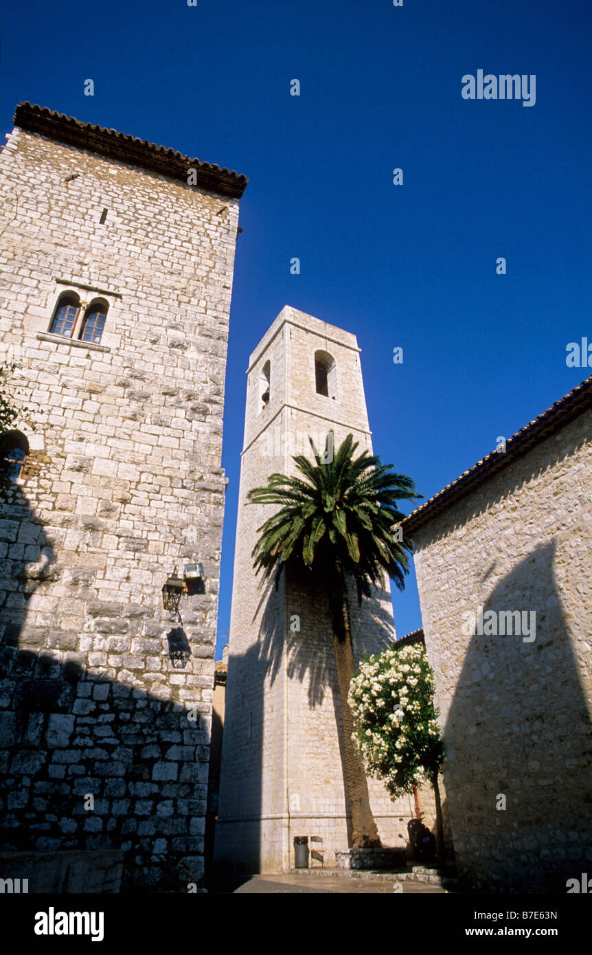 La construction médiévale et clocher de l'église de Saint Paul de Vence Banque D'Images