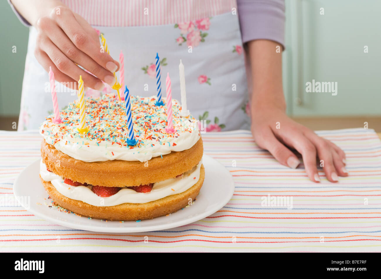 Woman with birthday cake Banque D'Images