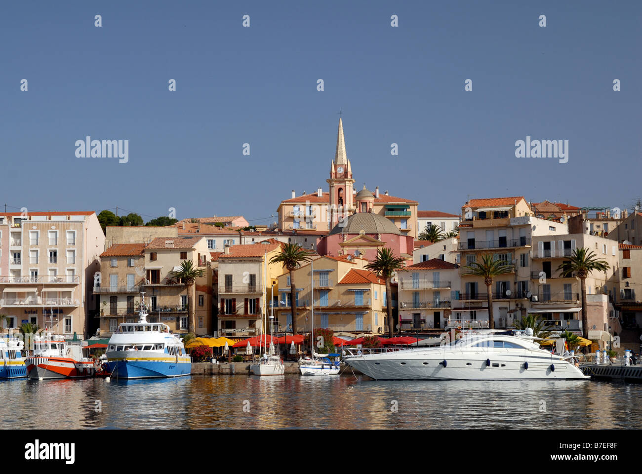 Bateaux au port de plaisance à Calvi, Corse, France Banque D'Images