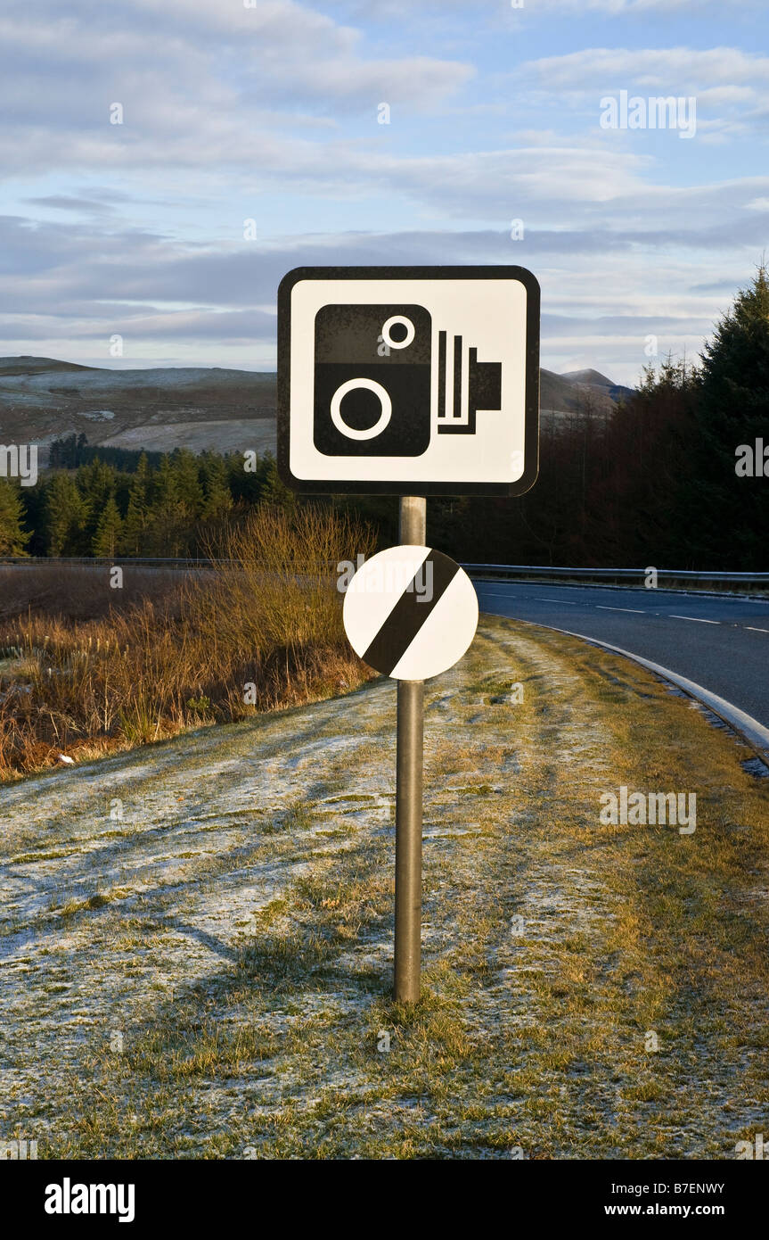 dh signal d'avertissement de la caméra de vitesse ROADSIGN UK SCOTLAND signalisation routière route A68 Banque D'Images