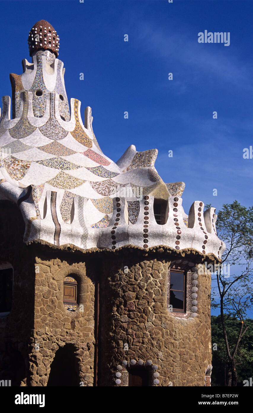 Lodge à l'entrée du parc ou le Parc Güell par Antoni Gaudi, Barcelone, Espagne Banque D'Images