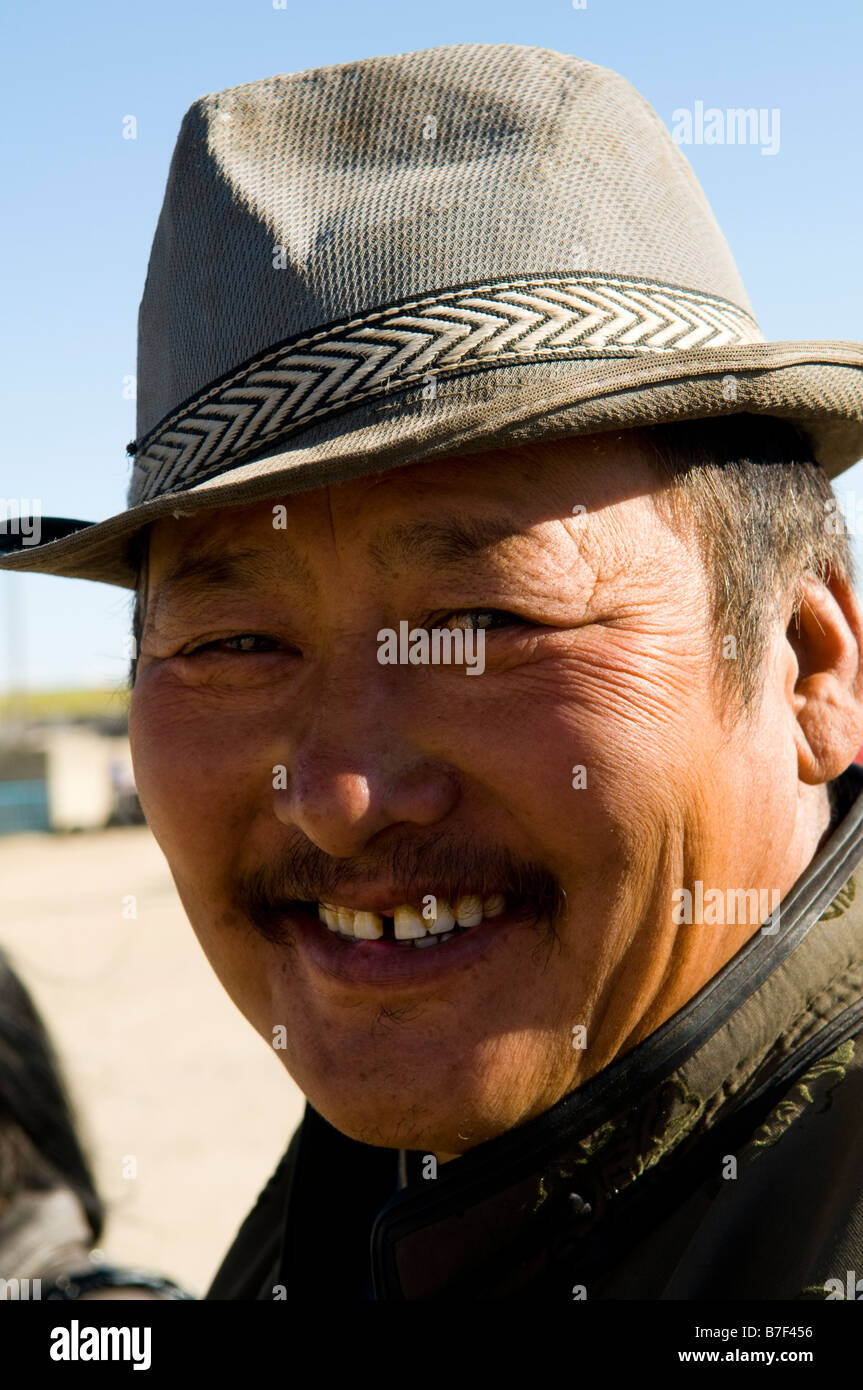 Portrait of a smiling man mongol. Banque D'Images
