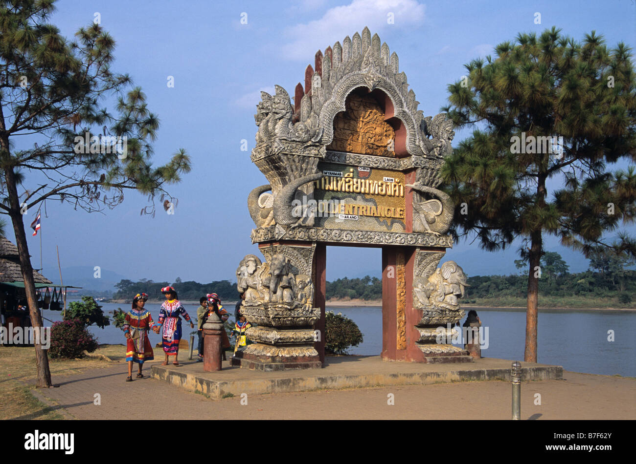 Triangle d'Monument, Mékong & Lisu les filles, à la sortie de la Birmanie, le Laos et la Thaïlande, Sop Ruak, Chiang Rai, Thaïlande Banque D'Images