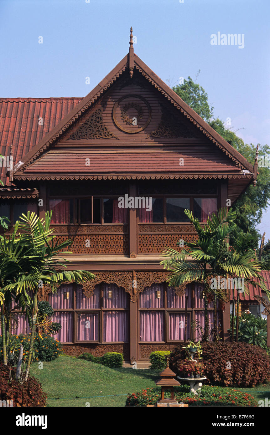 En bois ou bois Palais Royal de Khum Kaew (1897), maintenant un restaurant, Chiang Mai, Thaïlande Banque D'Images