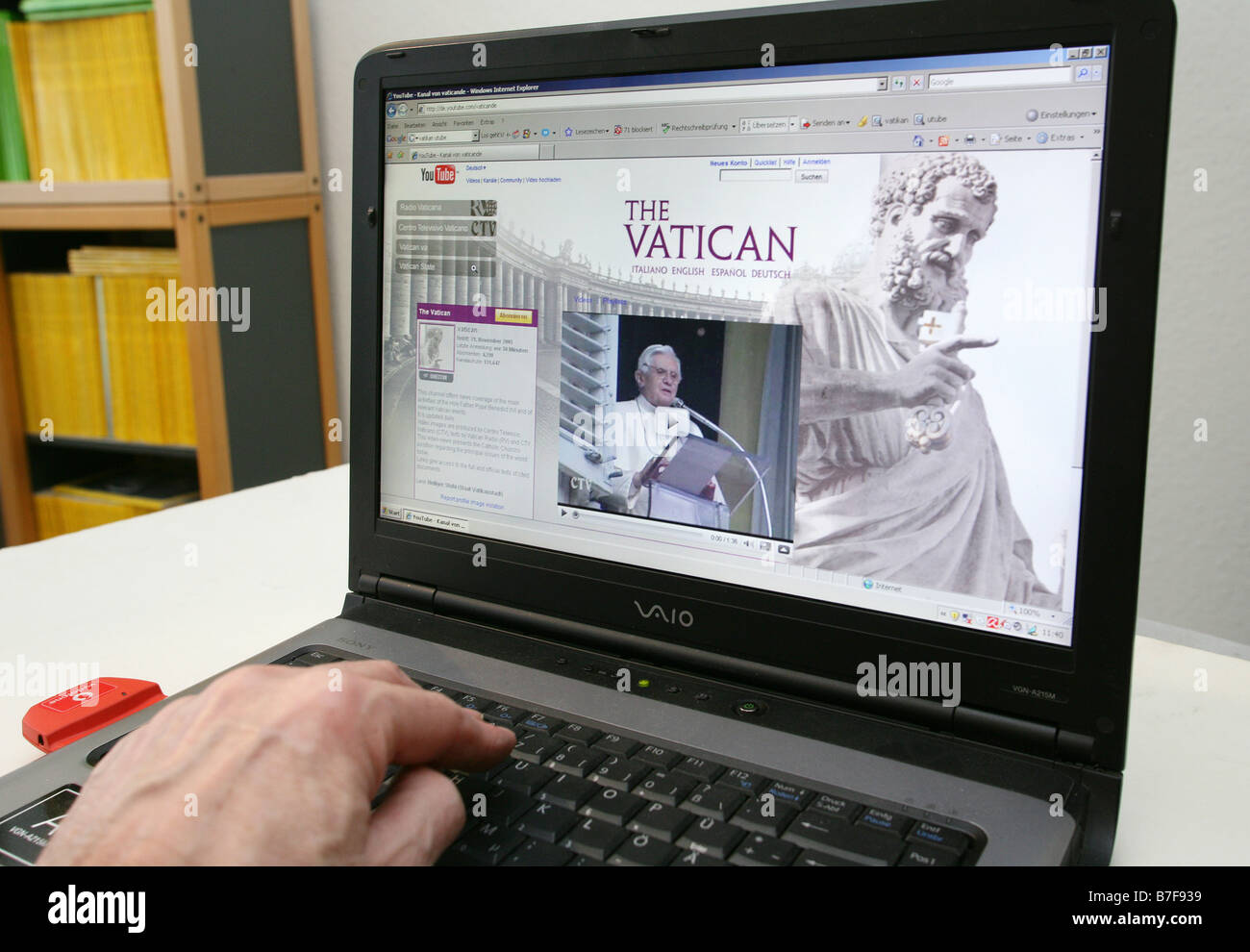 Capture d'écran de la plate-forme internet vaticans à youtube montre le Pape Benedikt XVI. Banque D'Images