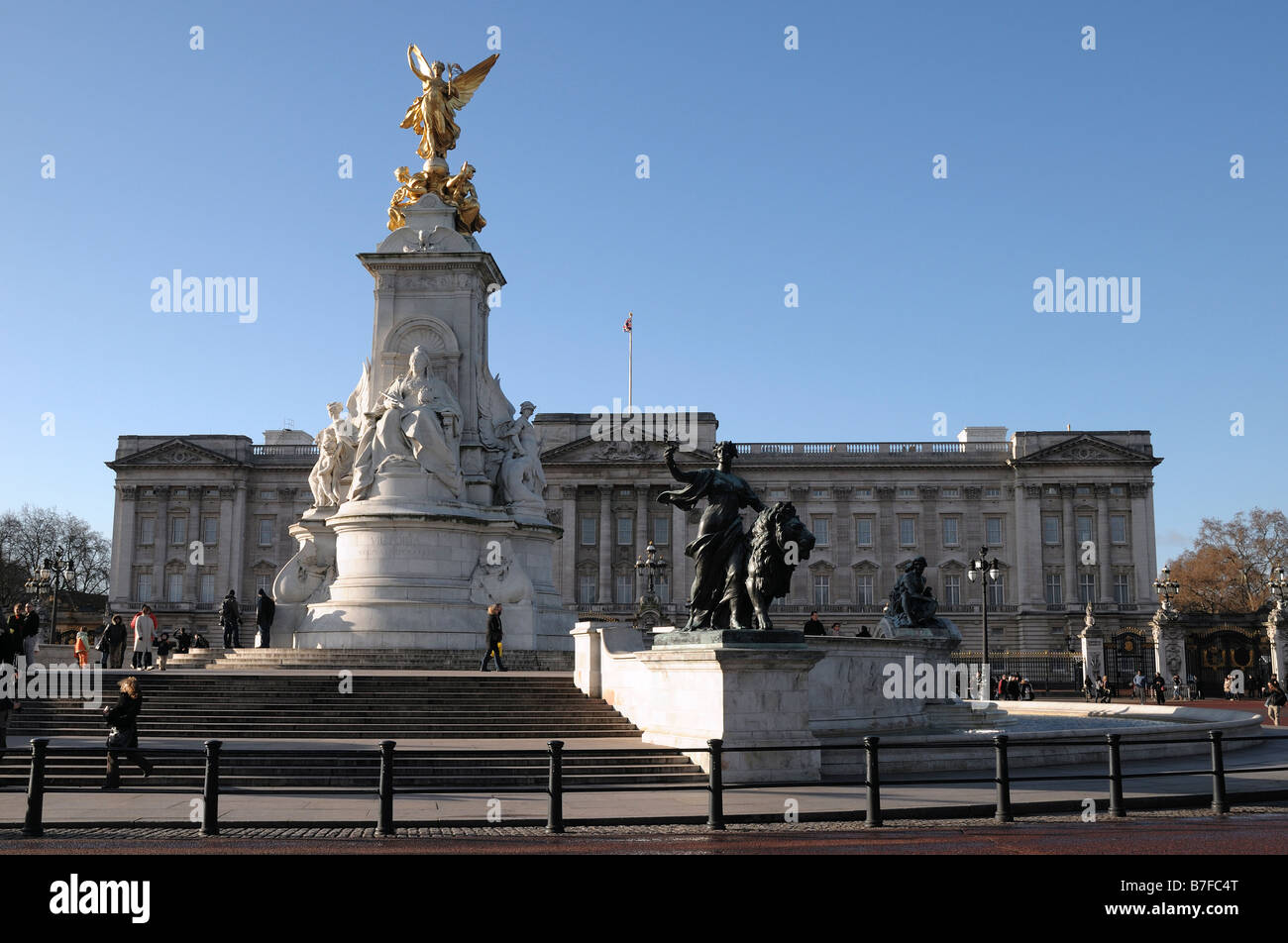 Le palais de Buckingham et Monument Victoria, London, England, UK Banque D'Images