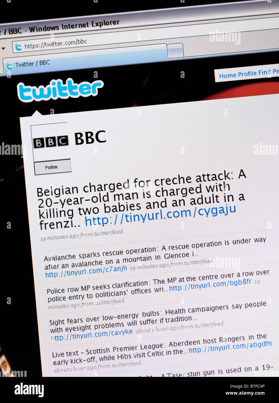 Twitter Réseaux sociaux et site de micro blogging - BBC twitter page montrant tweets utilisés pour montrer les dernières nouvelles Banque D'Images