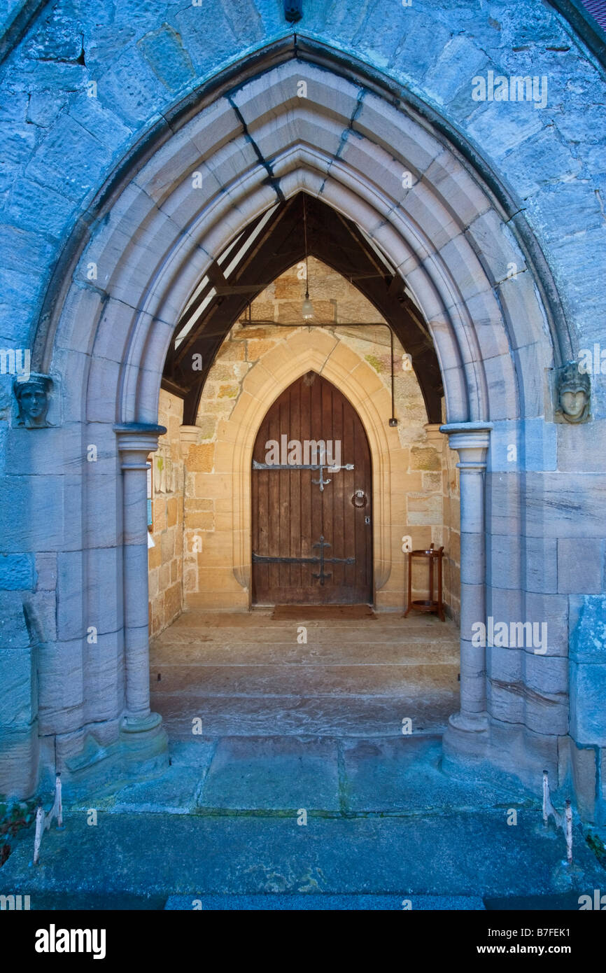 Le porche de l'église de St Mary dans le village de Stamfordham Northumbrian, Angleterre Banque D'Images
