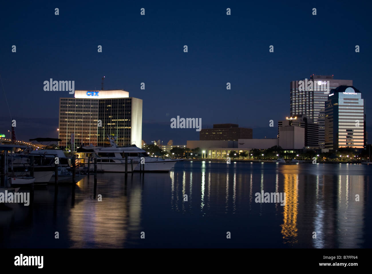 Jacksonville Skyline AT&T Wachovia CSX, et marina St John's River Banque D'Images