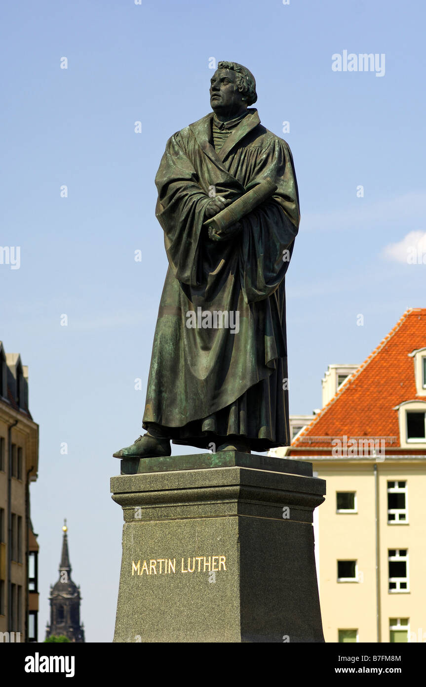 Monument à Martin Luther près de la Frauenkirche, église Notre Dame, dans le quartier de Neumarkt, Dresde, Saxe, Allemagne Banque D'Images