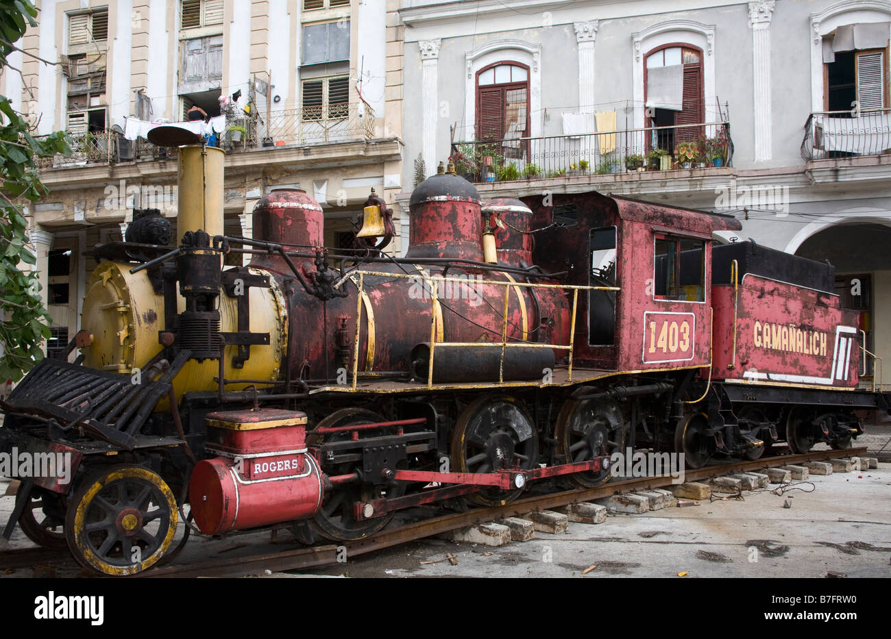 Train à vapeur abandonnés dans les moteurs de La Havane Cuba rue résidentiel Novembre 2008 Banque D'Images