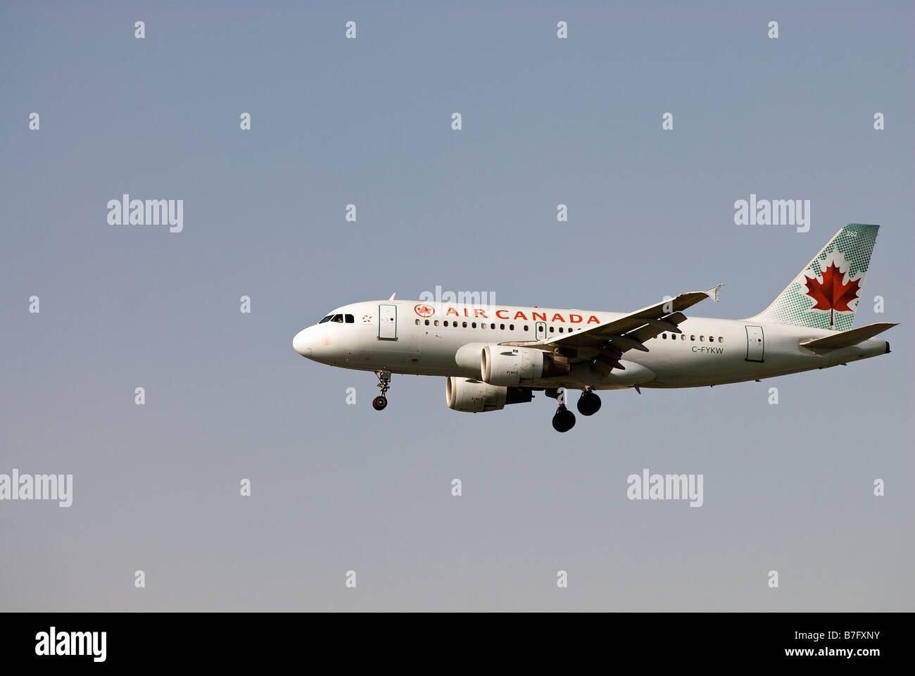 Vue d'un Airbus A 319 d'Air Canada l'approche finale de l'Aéroport International de Vancouver YVR Banque D'Images