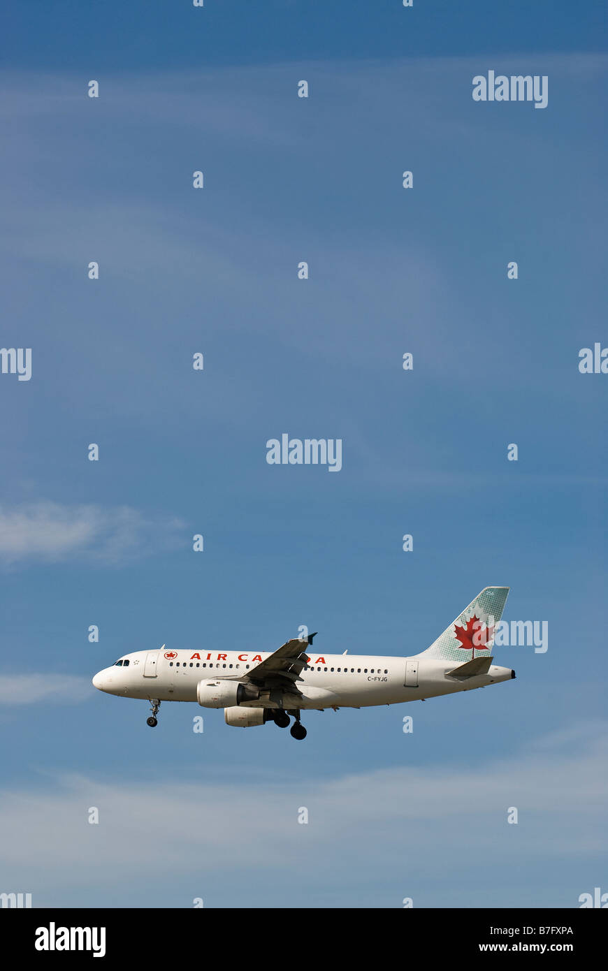 Un Airbus 319 d'Air Canada d'un avion de ligne sur l'approche finale à l'Aéroport International de Vancouver YVR Banque D'Images