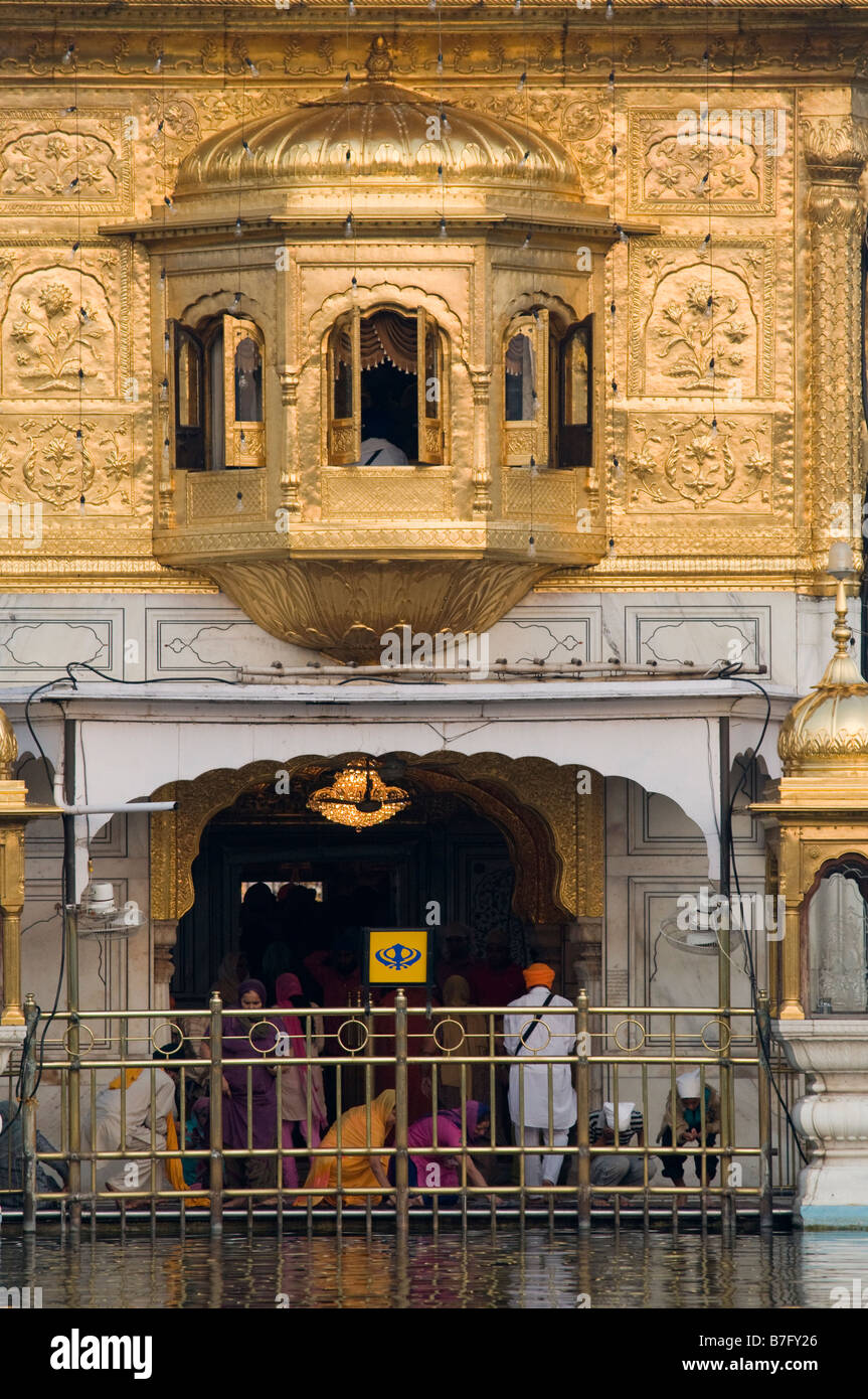 Temple d'or d'Amritsar. Le nord du Punjab. L'Inde. Banque D'Images