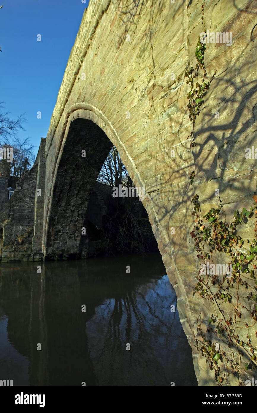 Le pont de Balgownie dans Old Aberdeen sur la rivière Don à Aberdeen, Écosse, Royaume-Uni. Banque D'Images