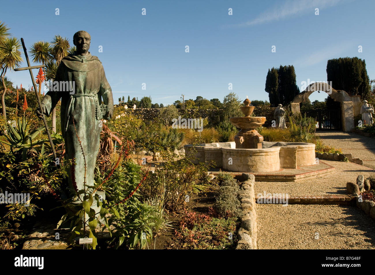 Statue de Junipero Serra en dehors de Carmel Mission Banque D'Images