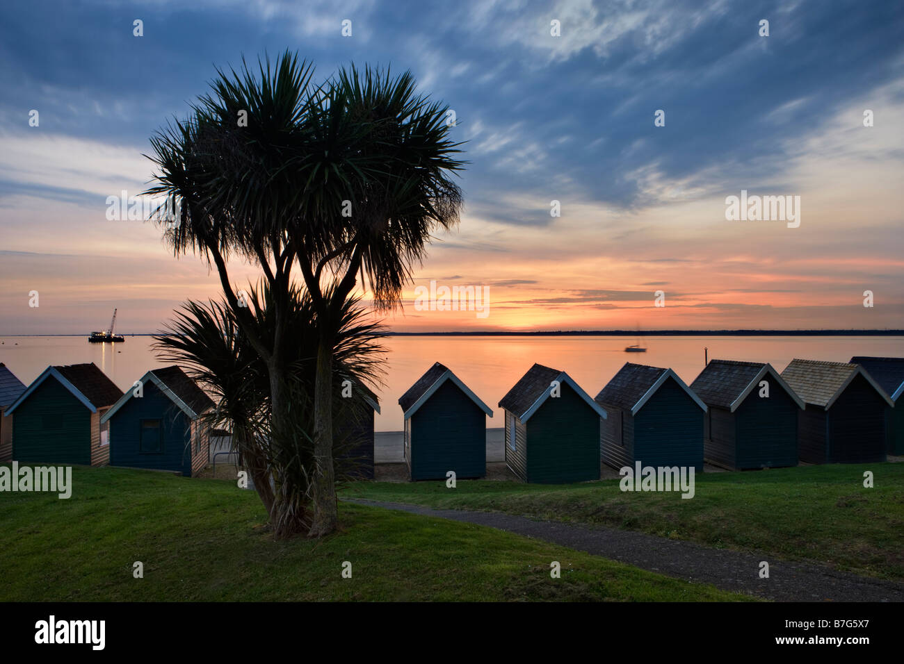 Coucher du soleil à cabines de plage Grondin , Isle of Wight Banque D'Images