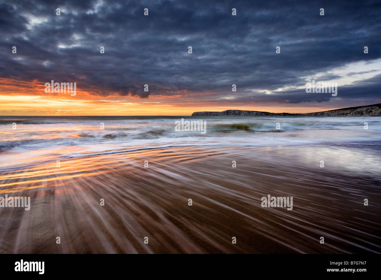 Stormy sunset over Compton Bay, île de Wight Banque D'Images
