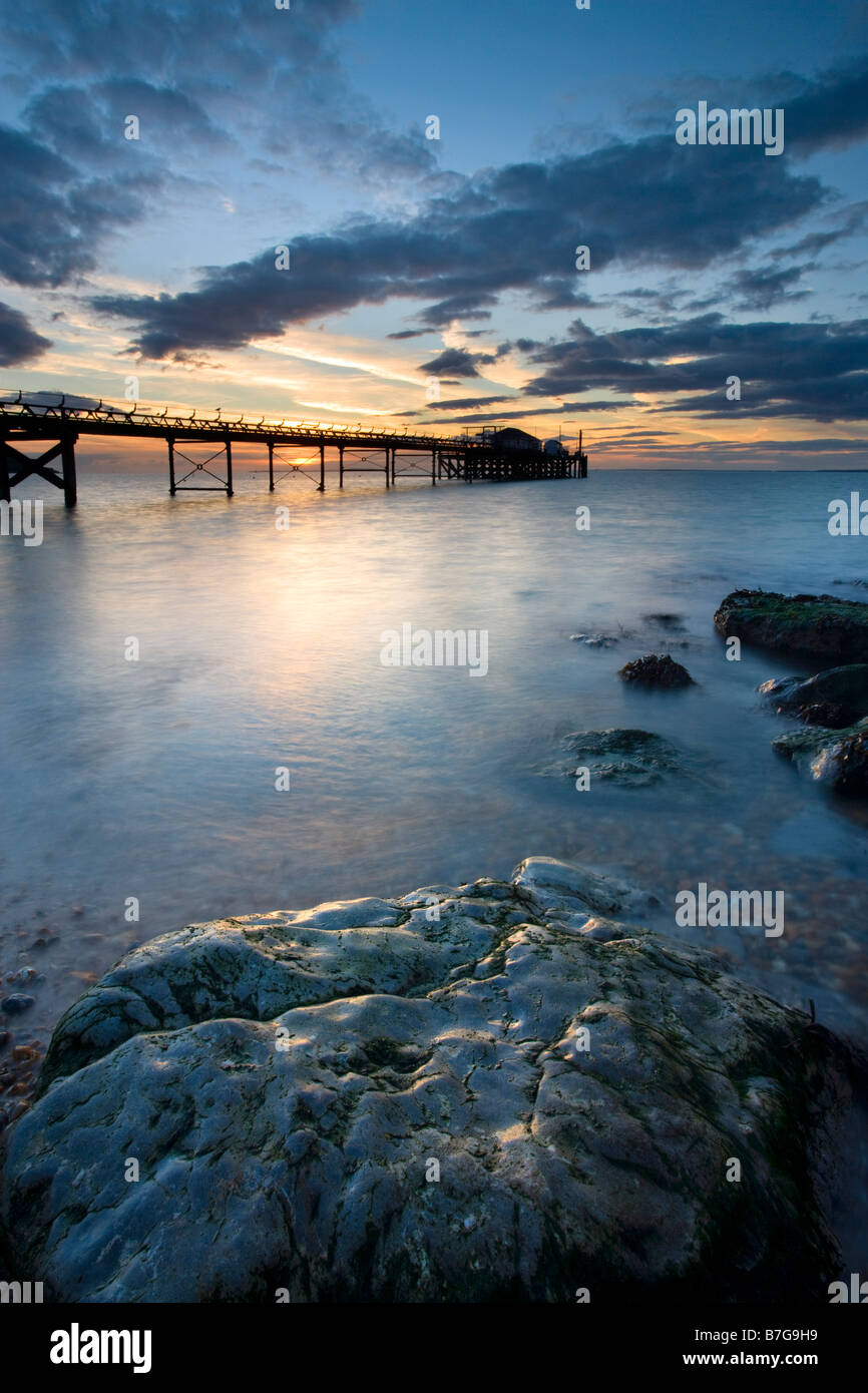 Coucher du soleil à Totland Pier, à l'île de Wight Banque D'Images