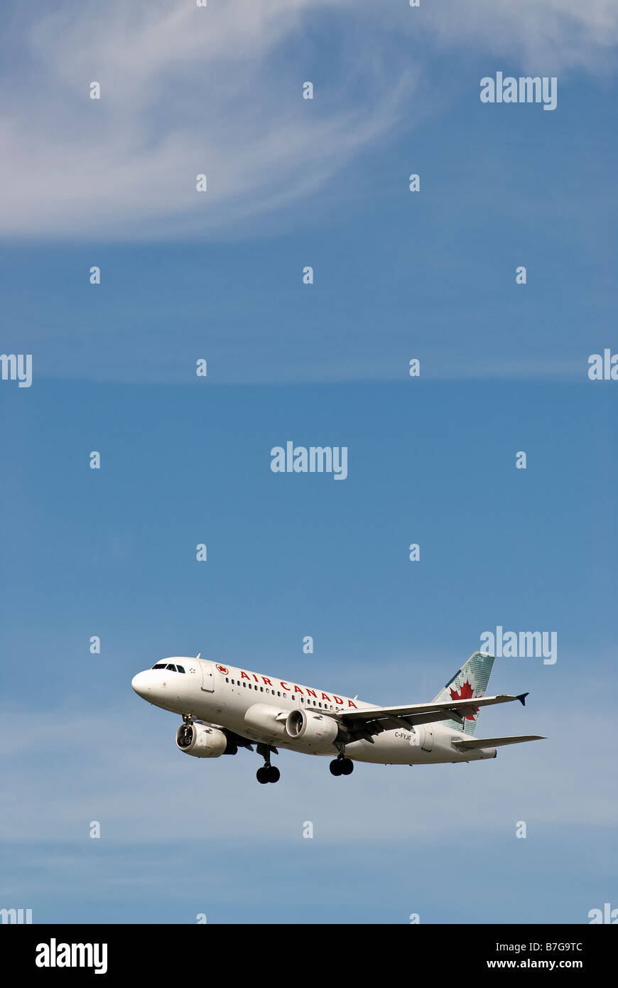 Un Airbus 319 d'Air Canada d'un avion de ligne sur l'approche finale à l'Aéroport International de Vancouver YVR Banque D'Images