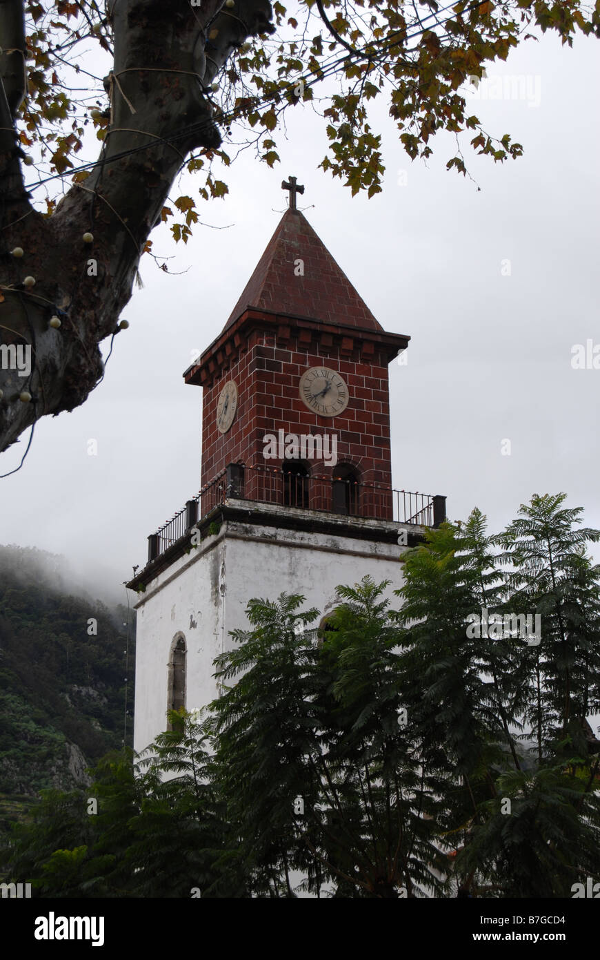 Vue sur le clocher de l'église en Ribeira Brava , Madère , Portugal Banque D'Images