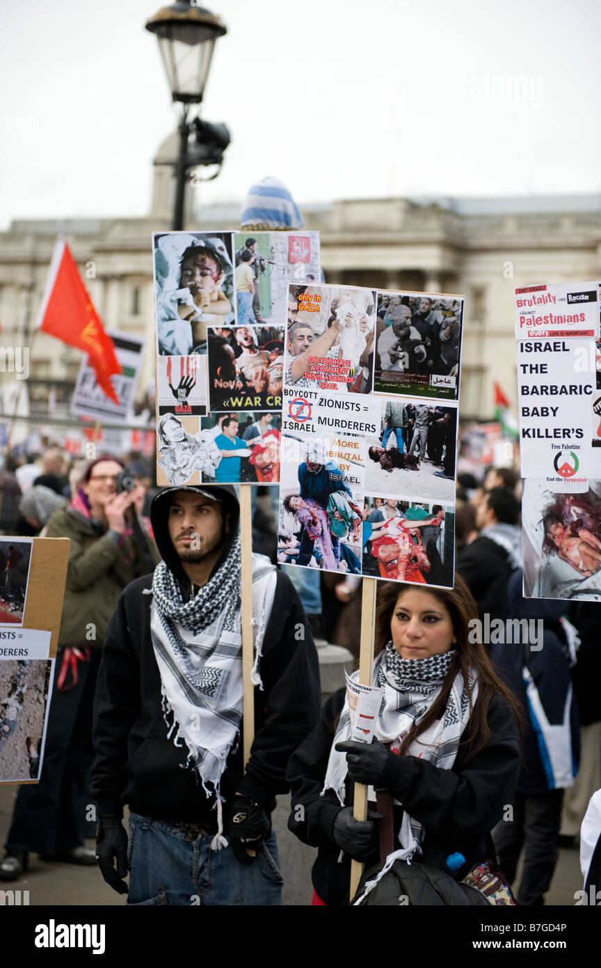 Des manifestants lors d'un rassemblement pour protester contre les attaques israéliennes sur Gaza, Janvier 2009 Banque D'Images