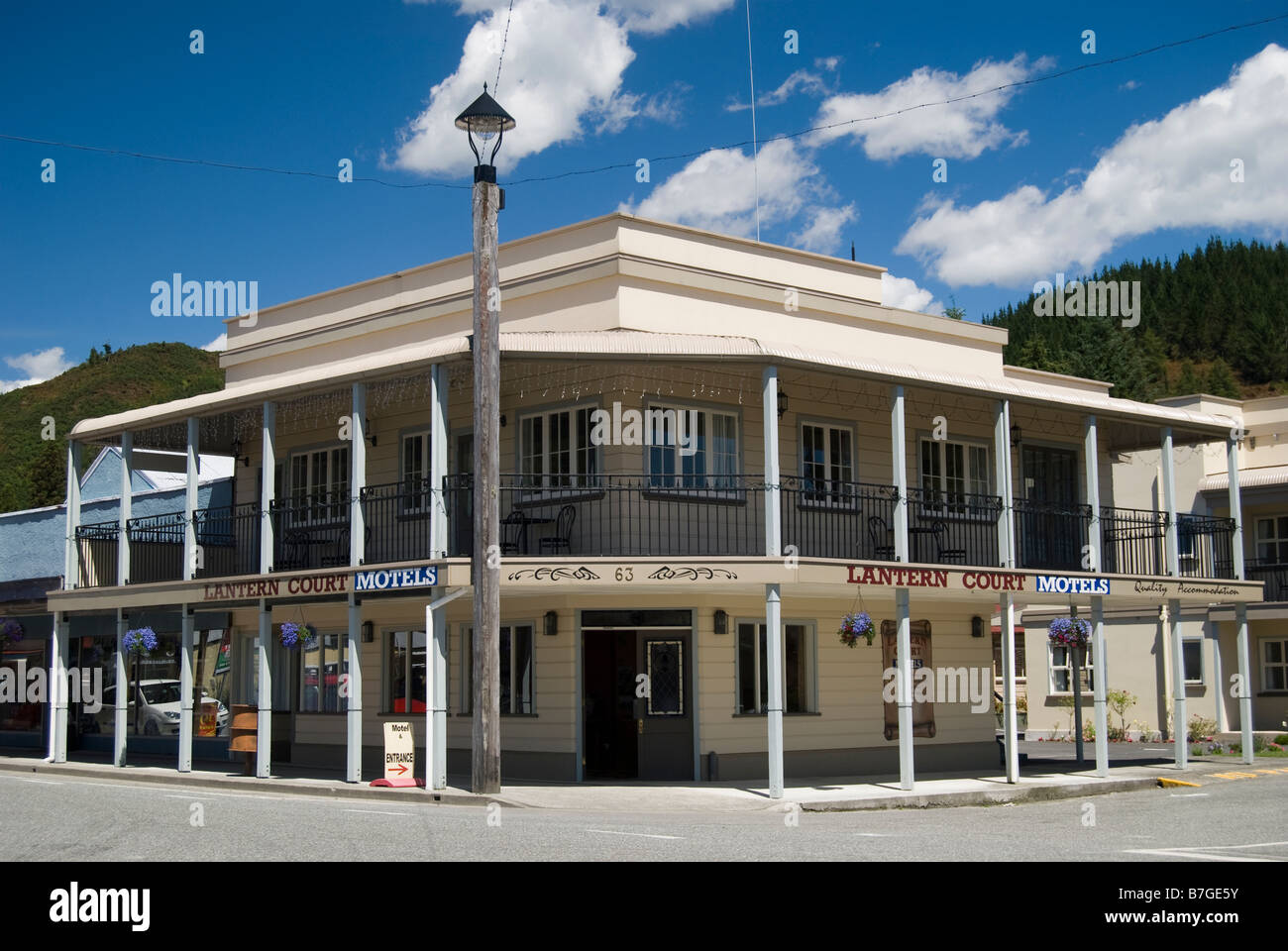 Lanterne historique Cour Motels, Broadway, Reefton, Buller, District Côte Ouest, Nouvelle-Zélande Banque D'Images