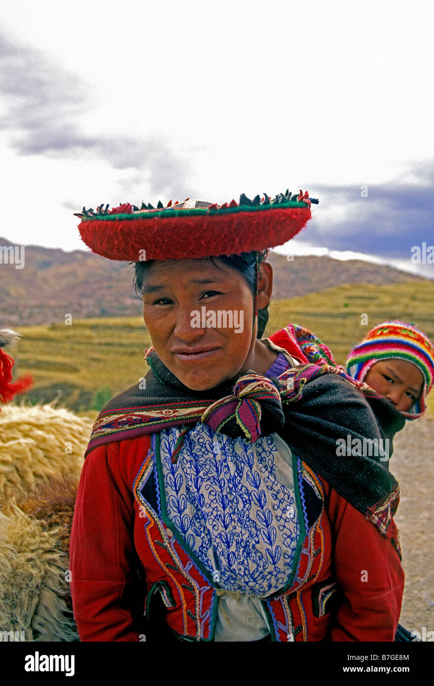 Femme indienne quechua quechua, femme, grand-mère et sa petite-fille, capitale, Cuzco, Cuzco, Pérou, province de l'Amérique du Sud Banque D'Images