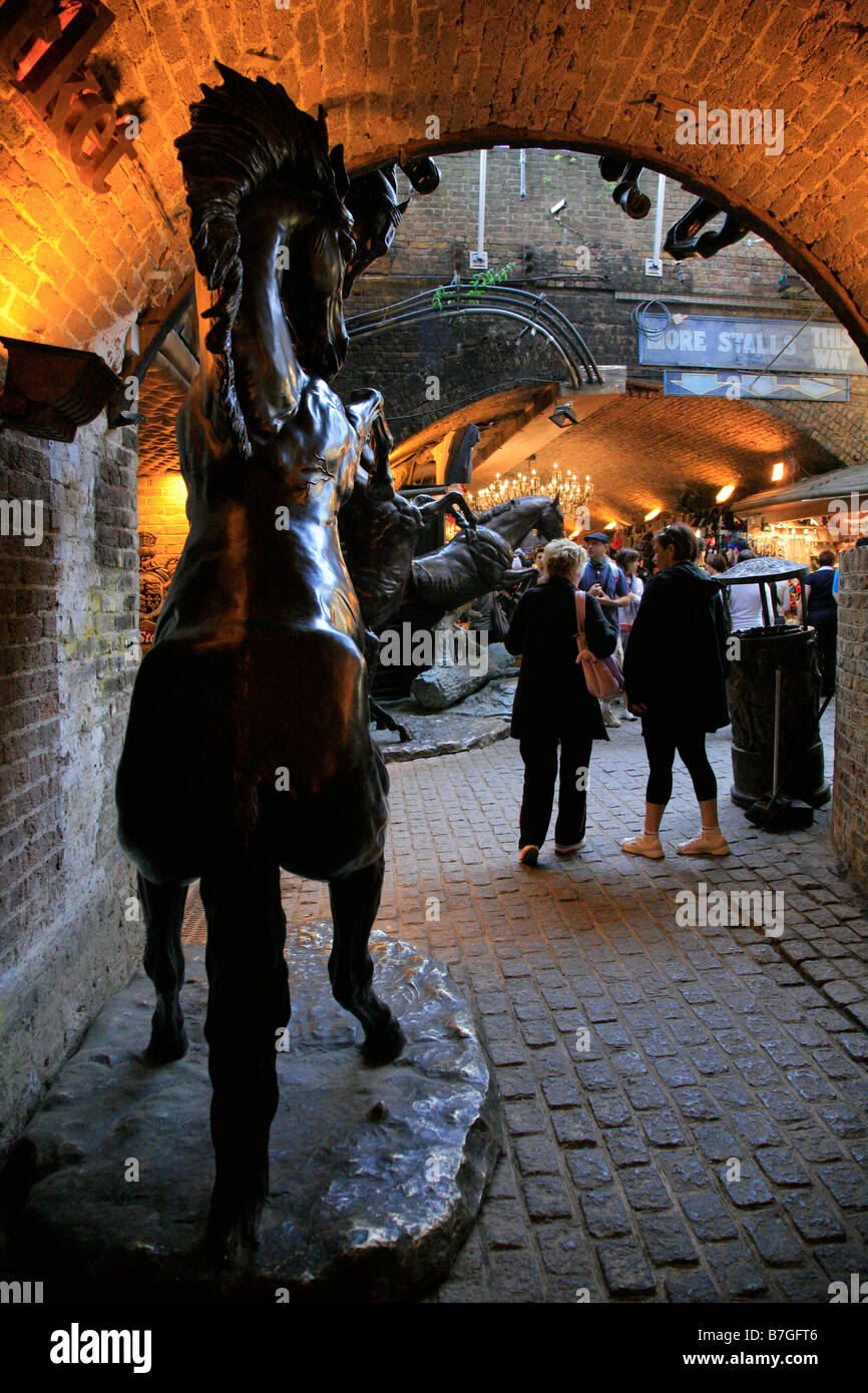 Statue de cheval prise au marché de Camden à Londres Banque D'Images