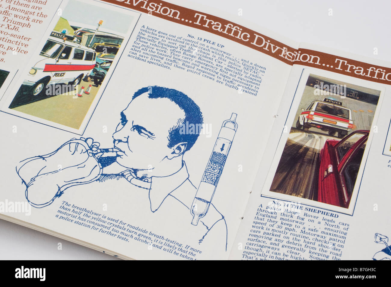Carte photo de l'alcootest et l'illustration de la Brooke Bond PG Tips photo album carte fichier de police émis le 9 mai 1977 Banque D'Images