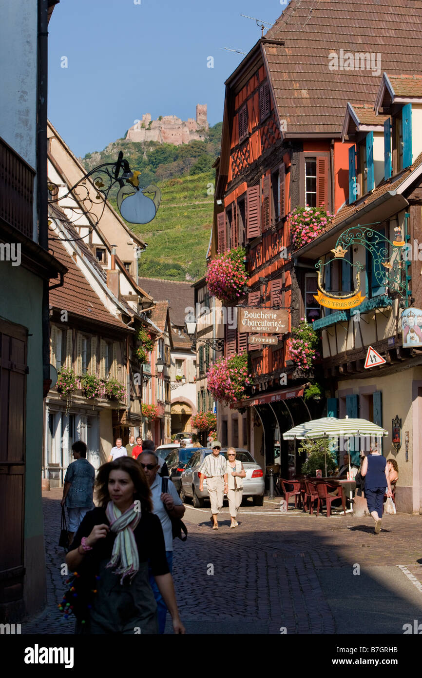 Ville médiévale dans l'arrière-plan les ruines du château St Ulrich Banque D'Images