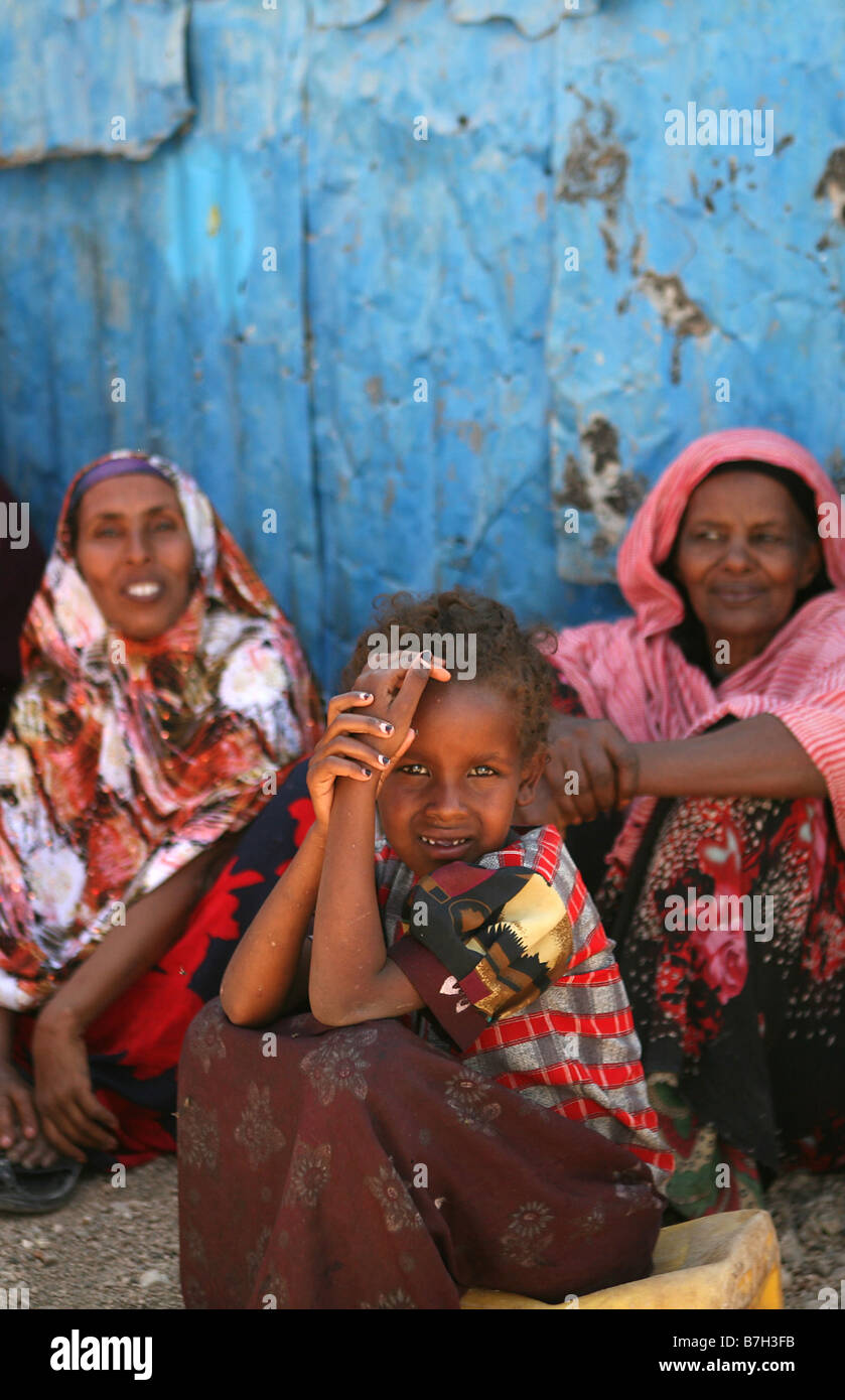 Jeune fille somalienne dans l'IDP de Mohammed Haybe Hargeisa au Somaliland Afrique Banque D'Images