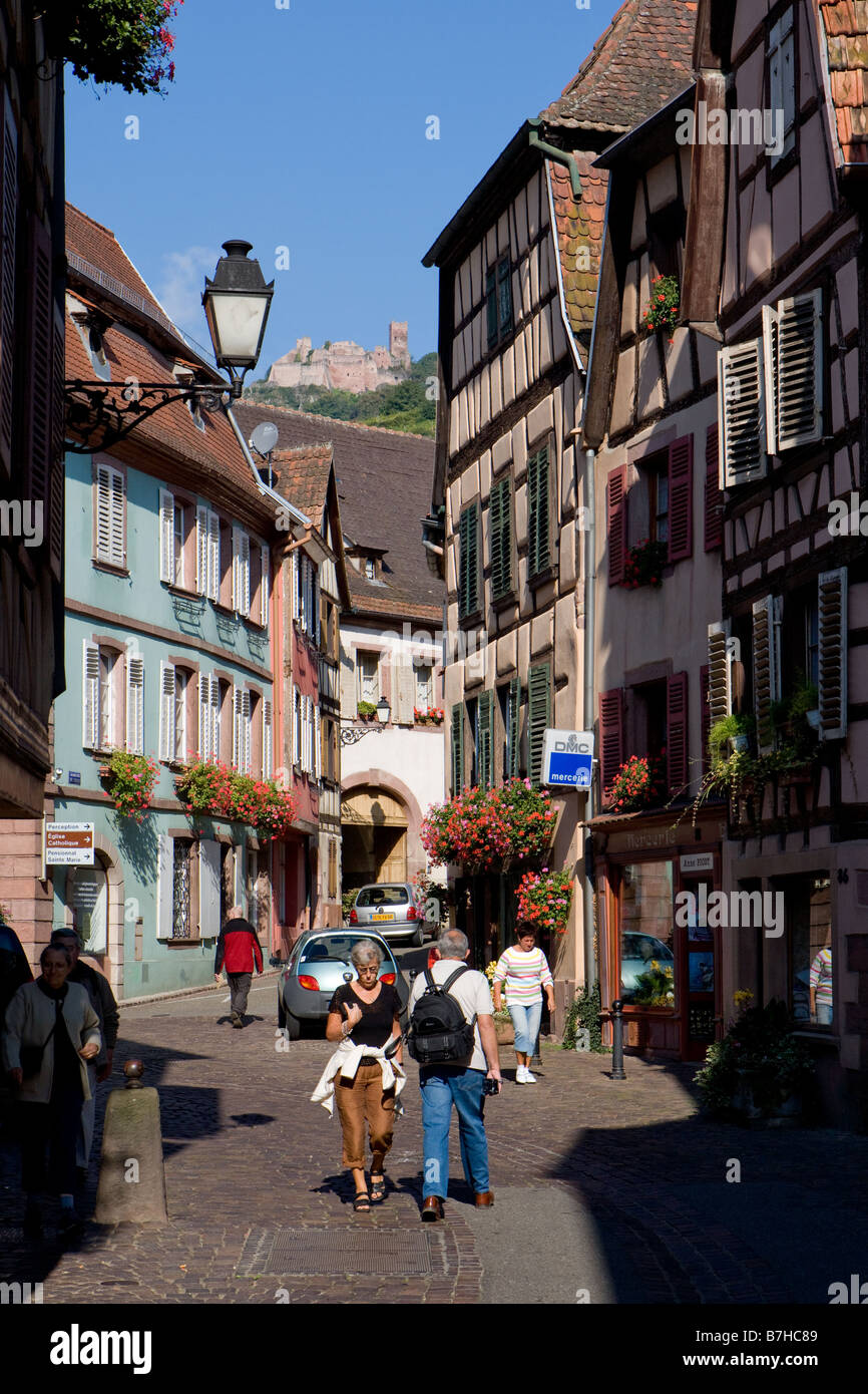 Ville médiévale dans l'arrière-plan les ruines du château St Ulrich Banque D'Images