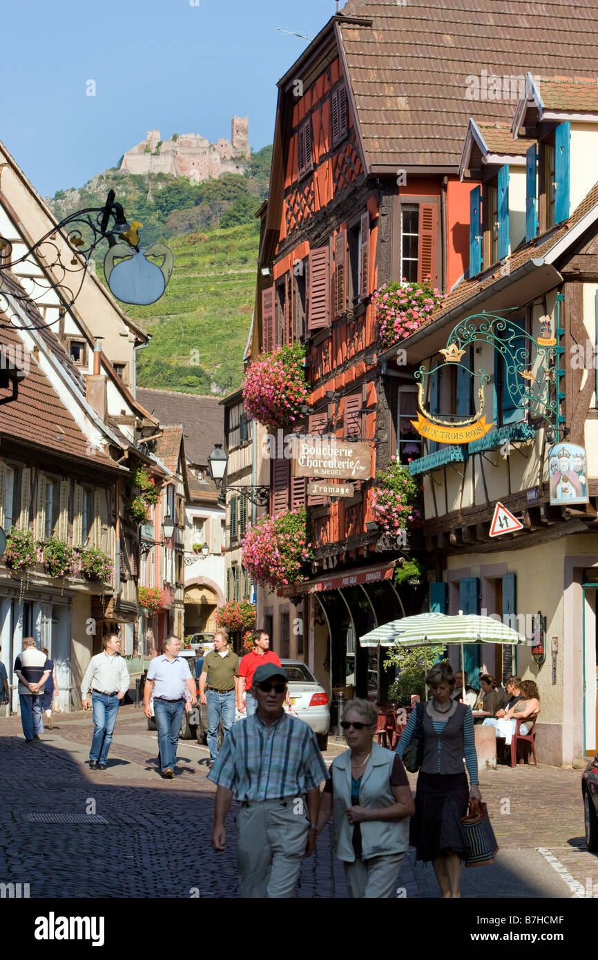 Ville médiévale dans l'arrière-plan les ruines du château St Ulrich Banque D'Images