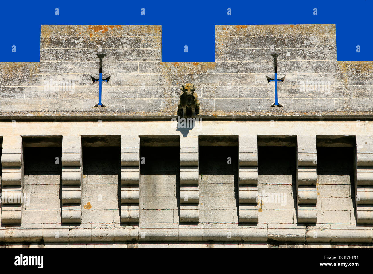 Close-up de la merlons sur le rempart du 15e siècle, château du Roi René (1409-1480) à Tarascon, France Banque D'Images