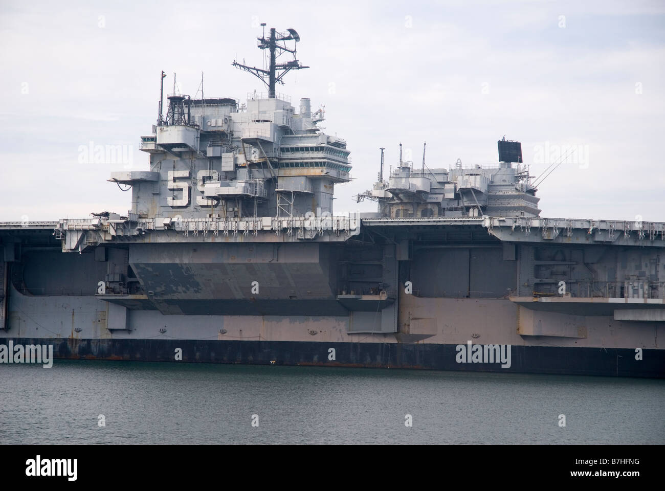Du pont de l'USS Forrestal et USS Saratoga à la base de la Marine américaine à Newport, Rhode Island Banque D'Images