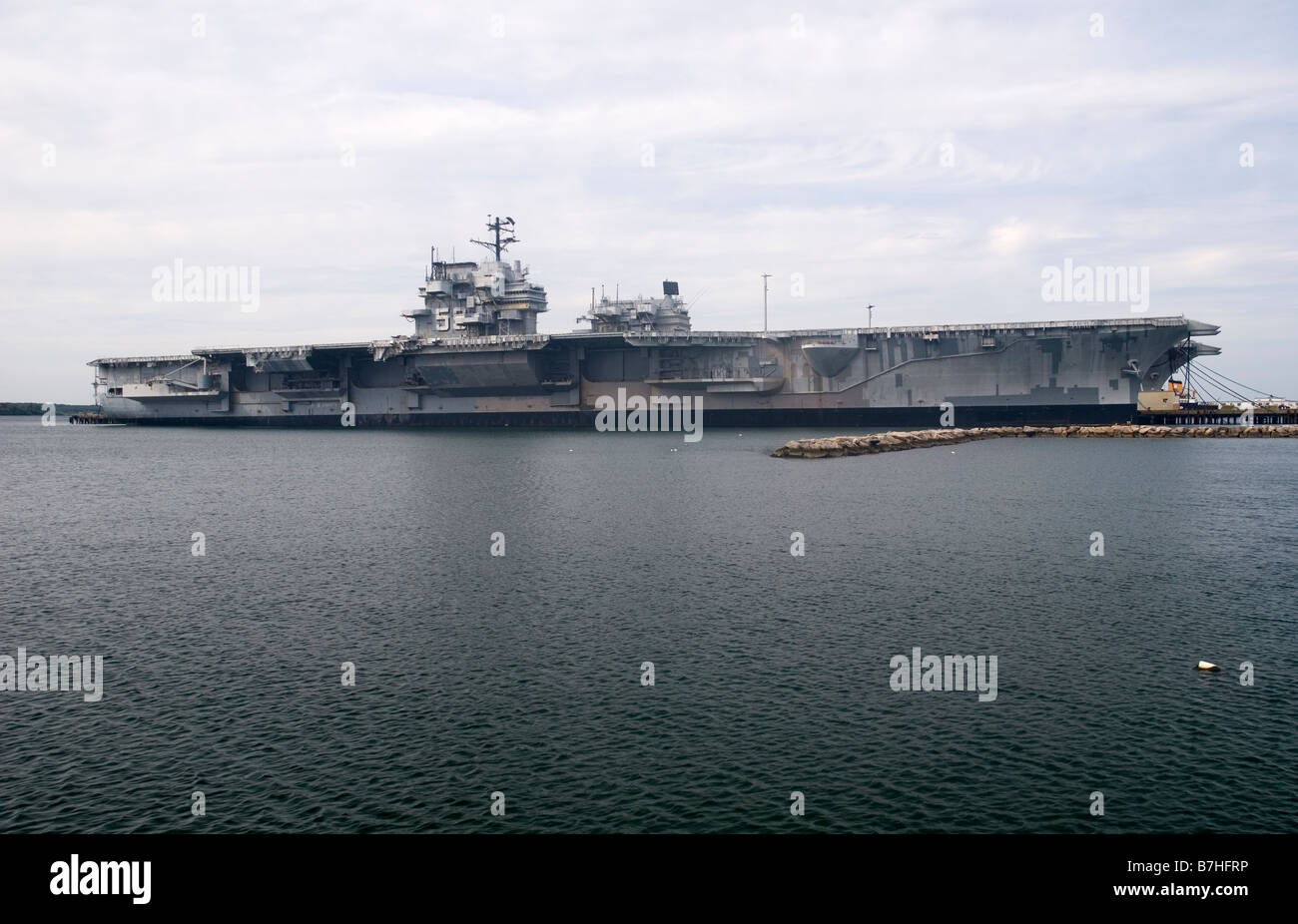 L'USS Forrestal avec l'USS Saratoga en arrière-plan Banque D'Images