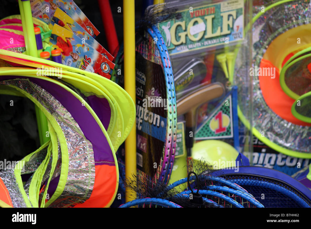 Une collection d'amusement pour enfants jardin des jouets utilisés dans l'été Banque D'Images