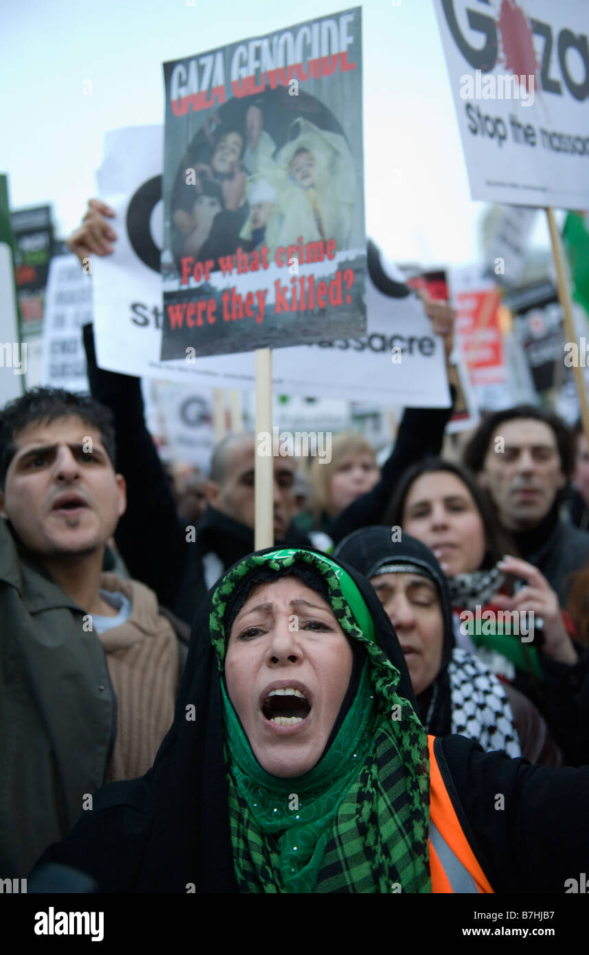 Des manifestants lors d'un rassemblement pour protester contre les attaques israéliennes sur Gaza, janvier 2009. Banque D'Images