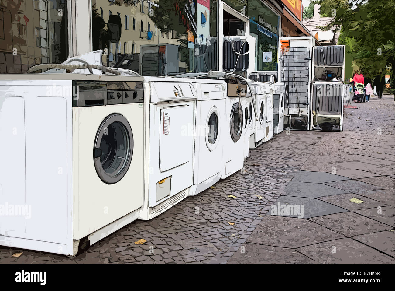 Les machines à laver d'occasion se tiennent à l'extérieur d'un magasin de  seconde main de Berlin Photo Stock - Alamy