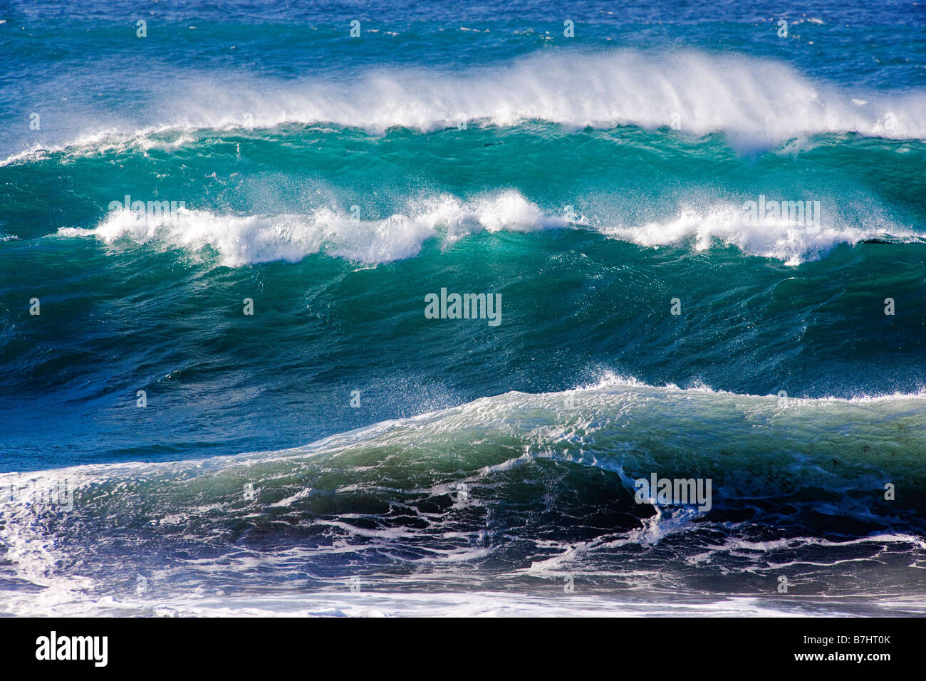 Océan Pacifique vagues se briser à terre près de Seal Rock de pique-nique, plage de galets, péninsule de Monterey, Californie, États-Unis Banque D'Images