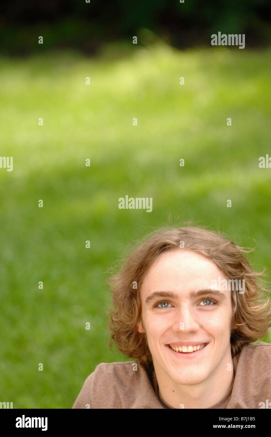 Portrait de jeune homme dans le parc, Regina, Saskatchewan Banque D'Images