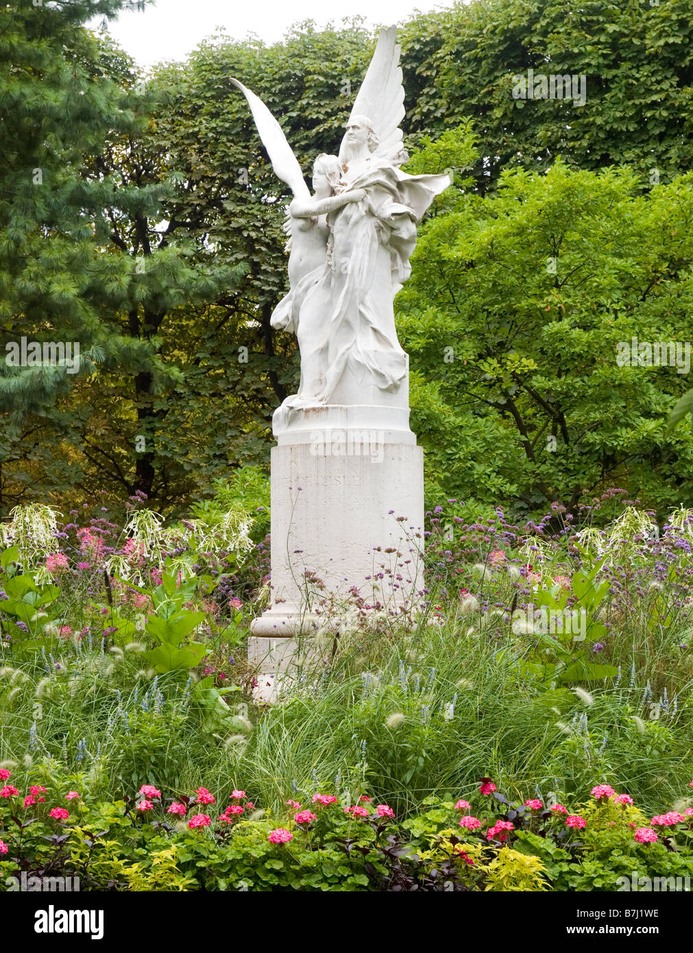 Une statue de pierre de Leconte de Lisle par artiste Denys Pierre Puech dans le Jardin du Luxembourg à Paris, France Europe Banque D'Images