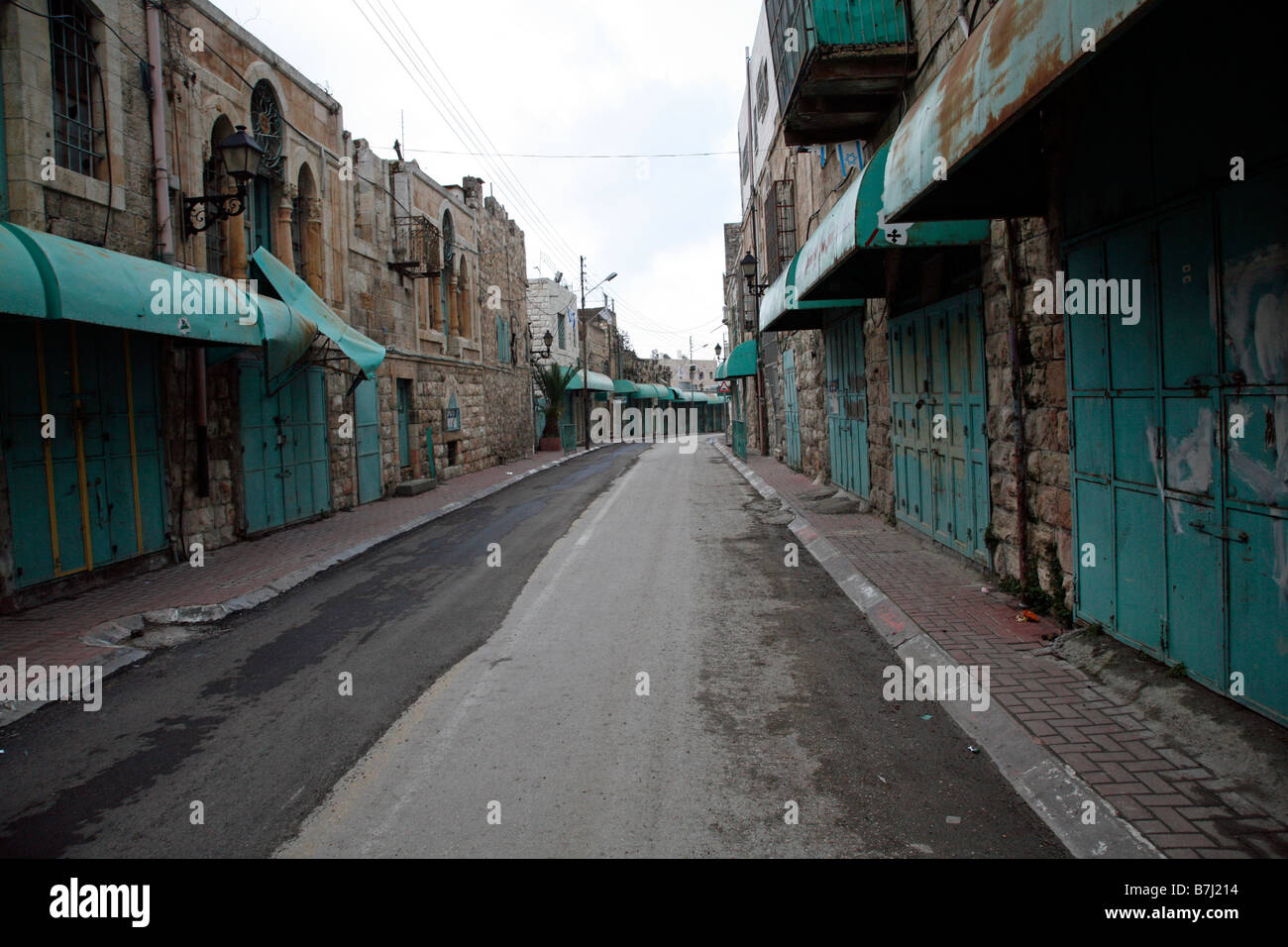 Une Rue Deserte Dans Le Controle Israelien De La Vieille Ville De Hebron Dans Le Sud De La Cisjordanie Photo Stock Alamy