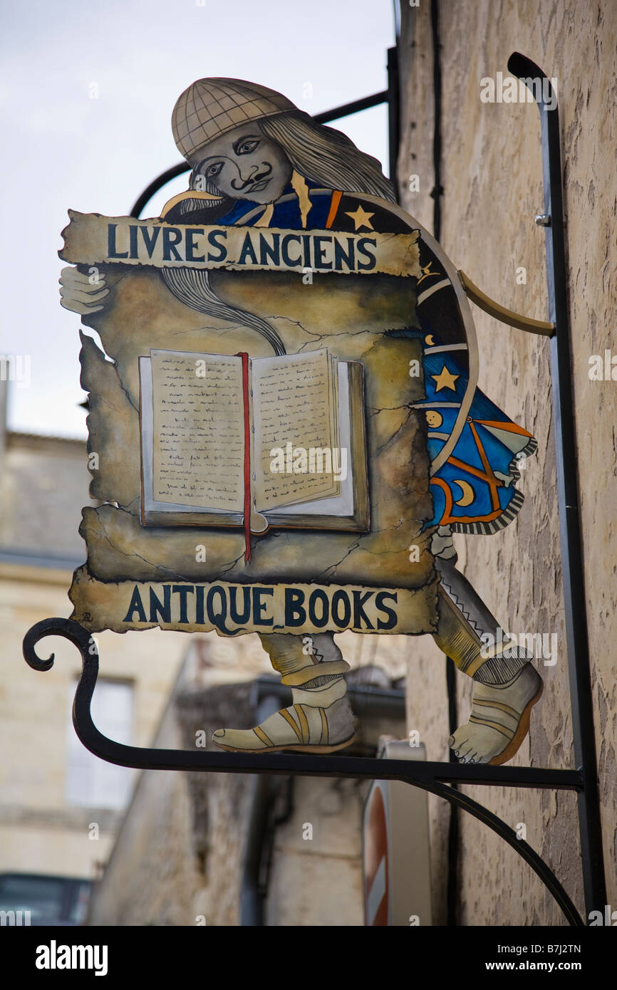 Une boutique sign, Saint Emilion, France. Banque D'Images