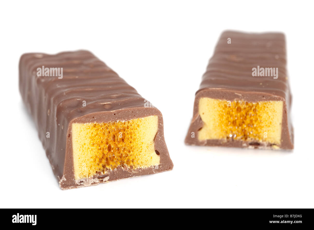 Deux moitié de chocolat au lait caramel miel bars Banque D'Images